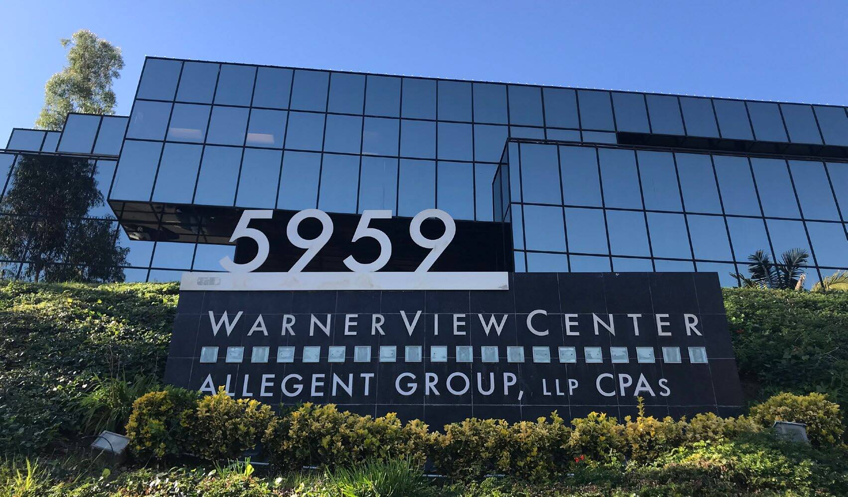 5959 Topanga Canyon Blvd, Woodland Hills, CA à louer Photo du bâtiment- Image 1 de 9