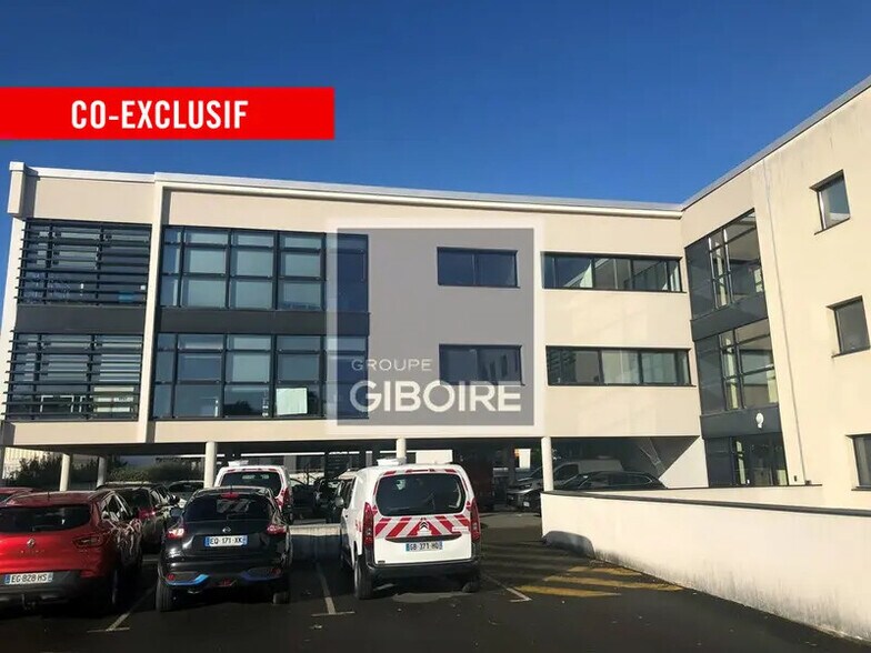 Office in Saint-Grégoire for lease - Building Photo - Image 2 of 19