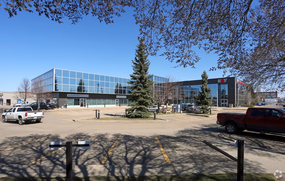 9636 51 Ave, Edmonton, AB à louer - Photo du bâtiment - Image 2 de 22