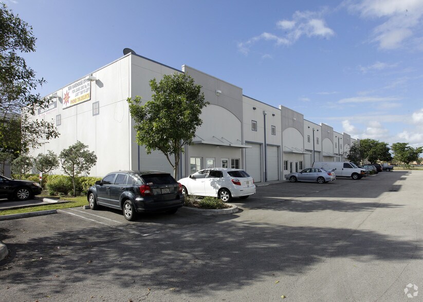 14141-14157 SW 119th Ave, Miami, FL à louer - Photo du bâtiment - Image 3 de 12