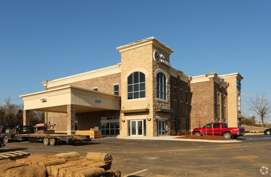 11211 Cantrell Rd, Little Rock, AR à vendre - Photo du bâtiment - Image 2 de 2