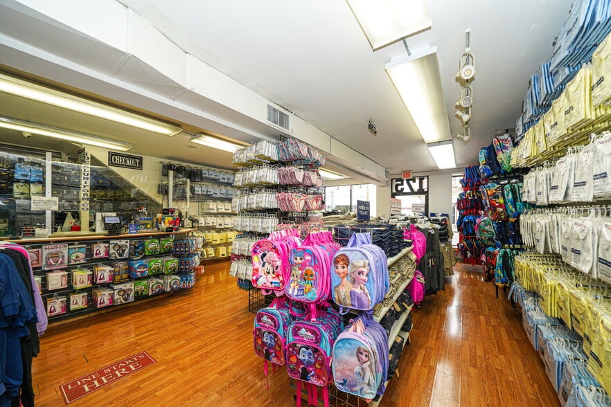 175-183 Rockaway Ave, Valley Stream, NY for lease - Interior Photo - Image 2 of 15