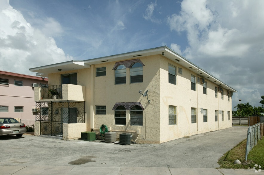 6373 SW 8th St, West Miami, FL for sale - Building Photo - Image 3 of 4