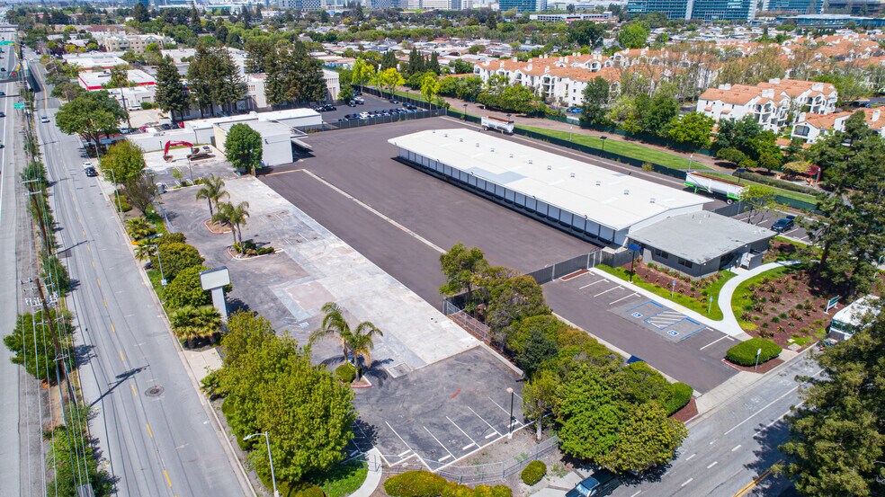 331-385 E Weddell Dr, Sunnyvale, CA à louer - Photo du bâtiment - Image 1 de 2