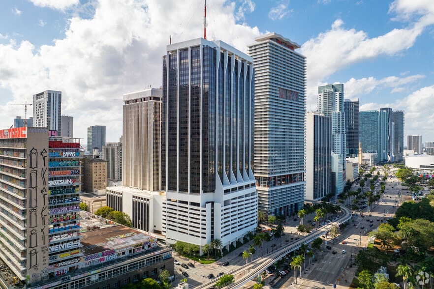 2 S biscayne Blvd, Miami, FL à louer - Photo du bâtiment - Image 1 de 35