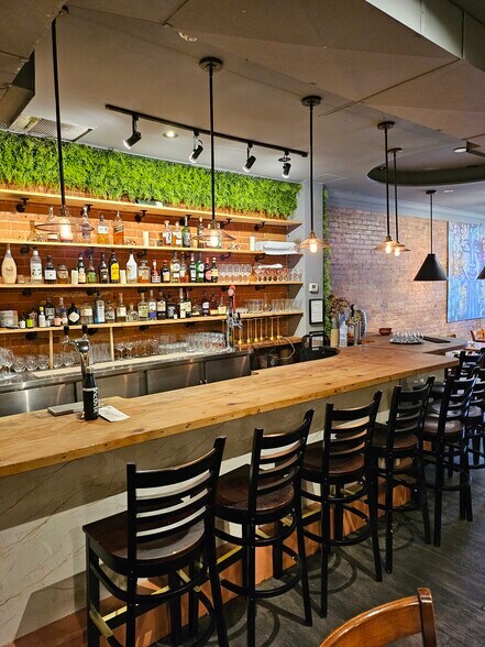 783 Queen St W, Toronto, ON à vendre - Photo intérieure - Image 3 de 16