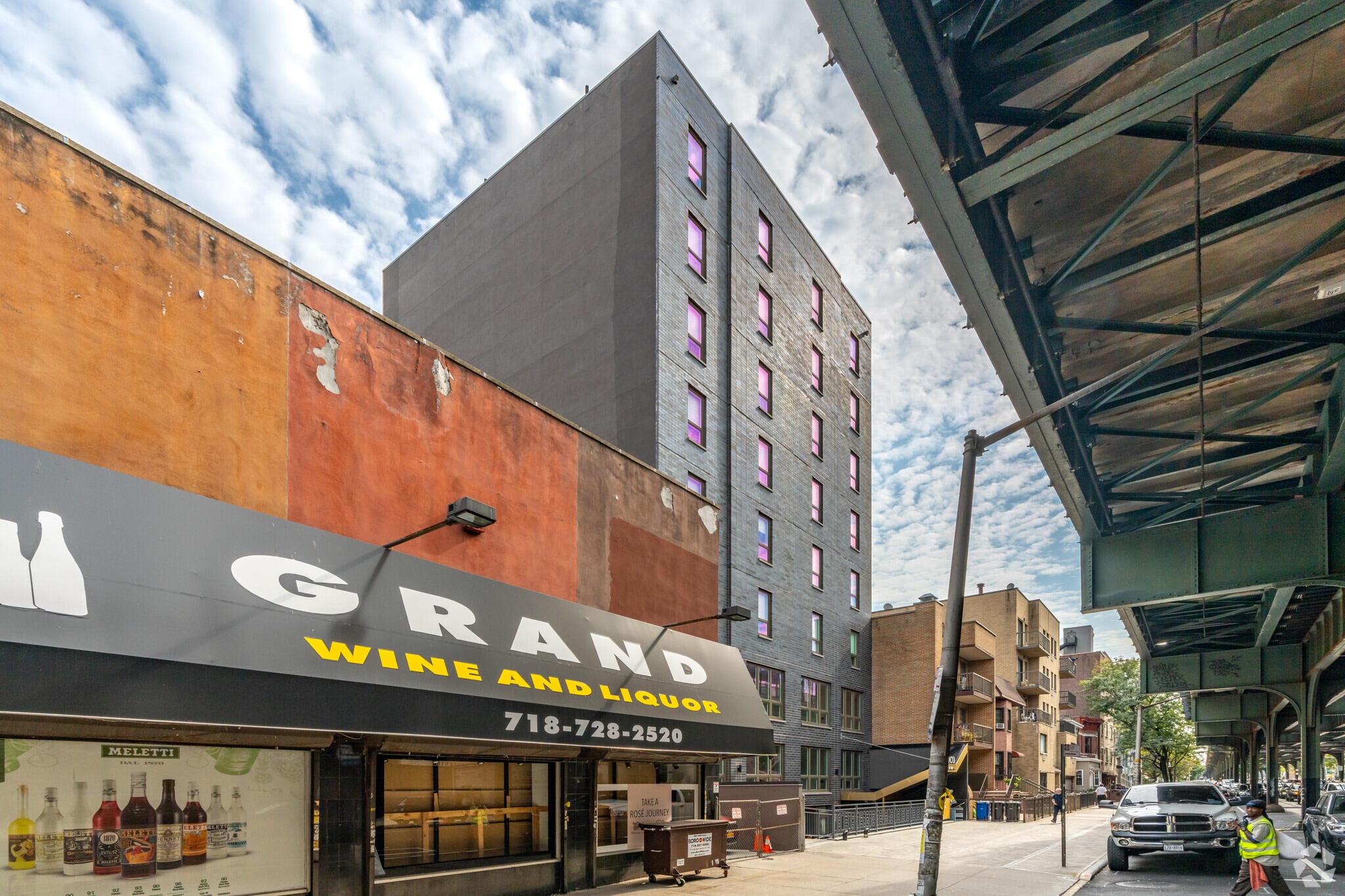 30-17 31st St, Astoria, NY à louer Photo principale- Image 1 de 17