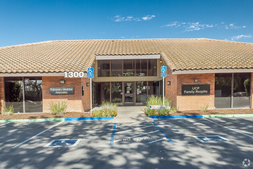 1300 Ethan Way, Sacramento, CA à louer - Photo du bâtiment - Image 3 de 5