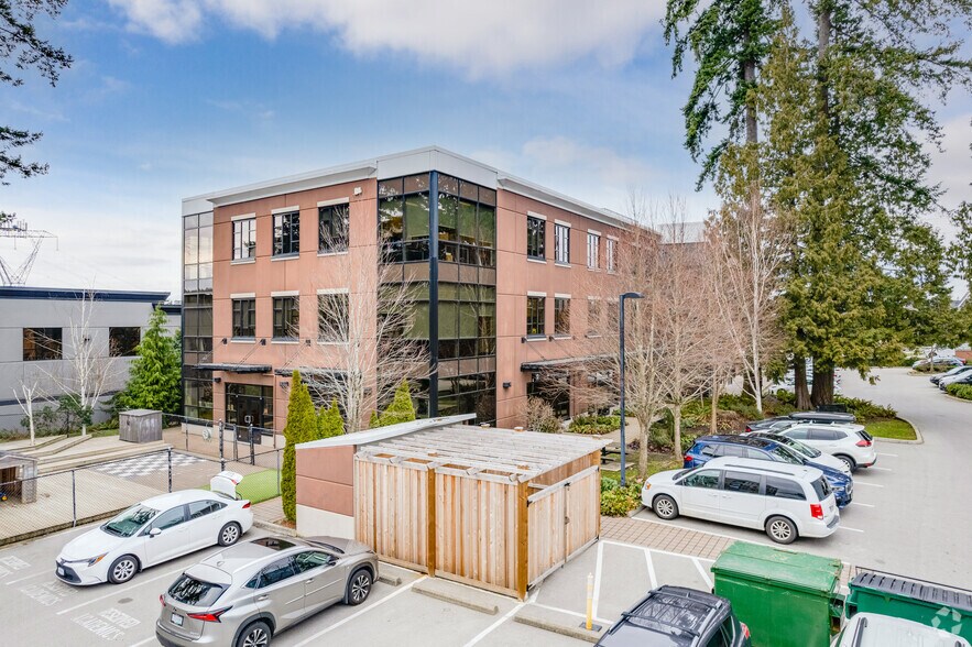 15300 Croydon Dr, Surrey, BC à louer - Photo du bâtiment - Image 3 de 7