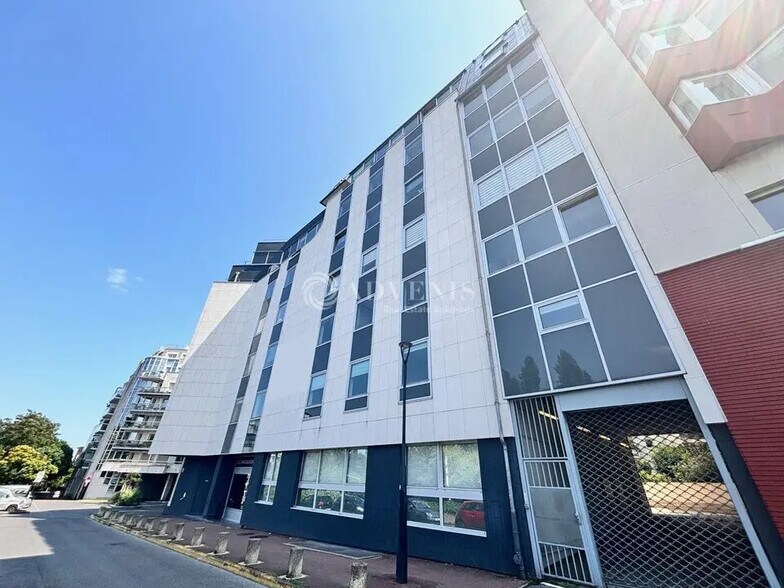 Bureau dans Joinville-le-Pont à louer - Photo du bâtiment - Image 1 de 6