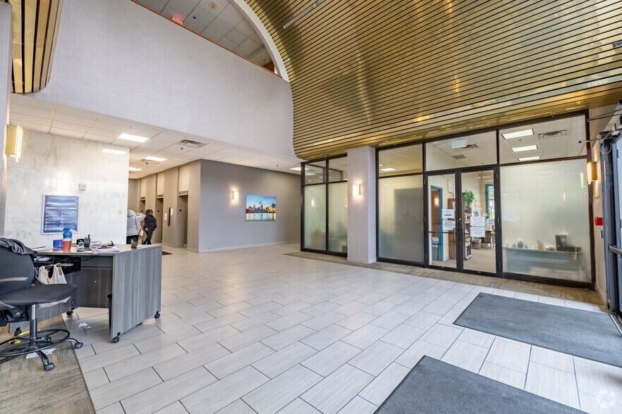 7162 Reading Rd, Cincinnati, OH à louer - Photo intérieure - Image 3 de 18