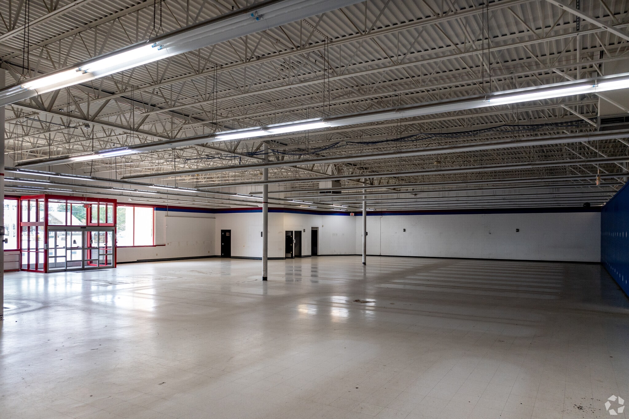 33459 Vine St, Eastlake, OH for lease Interior Photo- Image 1 of 13