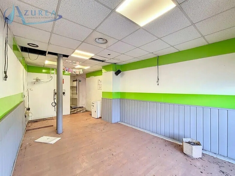 Retail in Nice for lease - Interior Photo - Image 3 of 7
