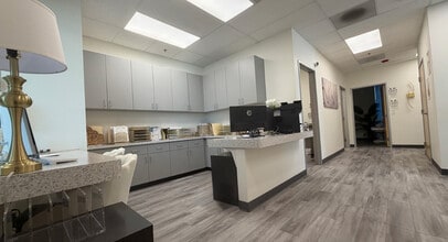 906 Cirby Way, Roseville, CA à louer Photo intérieure- Image 1 de 9