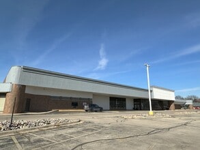 3702-3748 N Main St, Rockford, IL for lease Building Photo- Image 2 of 5