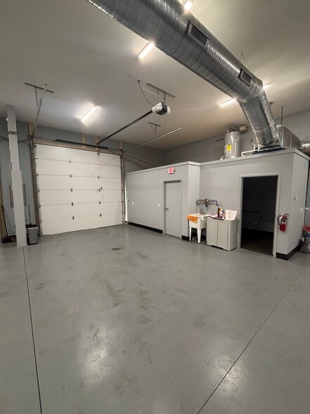 1031 Parkway Dr, Spring Hill, TN for lease - Building Photo - Image 3 of 3