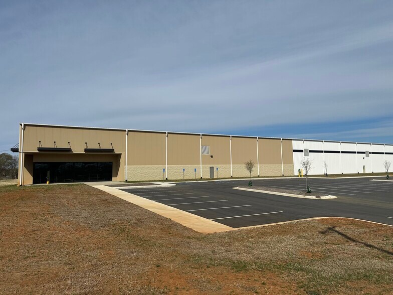 233 Cane Creek Parkway, Ringgold, VA à vendre - Photo du bâtiment - Image 1 de 3