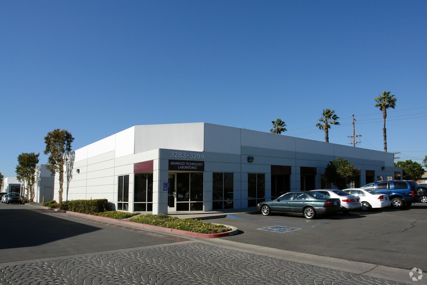 3283-3299 Walnut Ave, Signal Hill, CA for sale - Primary Photo - Image 1 of 4