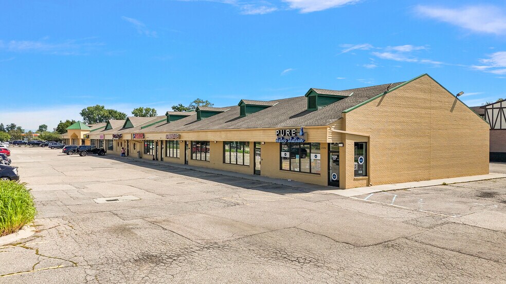 34306-34344 Harper Ave, Clinton Township, MI à louer - Photo du bâtiment - Image 3 de 5