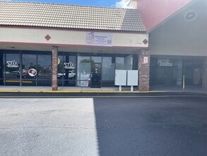 13902 W Hillsborough Ave, Tampa, FL à louer Photo du bâtiment- Image 1 de 5