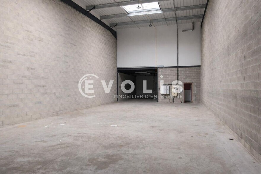 Flex in Bussy-Saint-Georges for lease - Interior Photo - Image 2 of 6