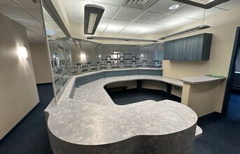 6453 Morrison St, Niagara Falls, ON for lease Interior Photo- Image 2 of 16