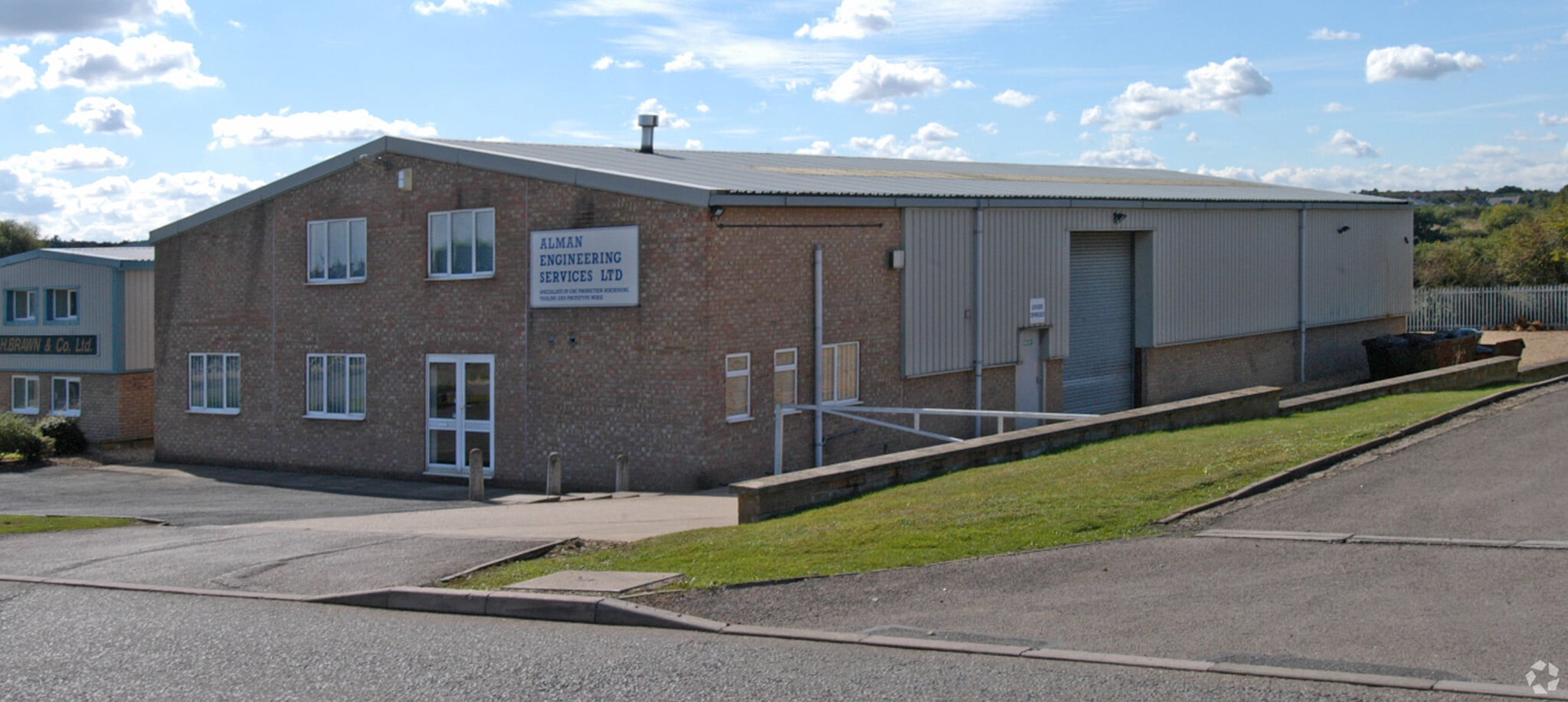12 Bradfield Clos, Wellingborough for lease Primary Photo- Image 1 of 2