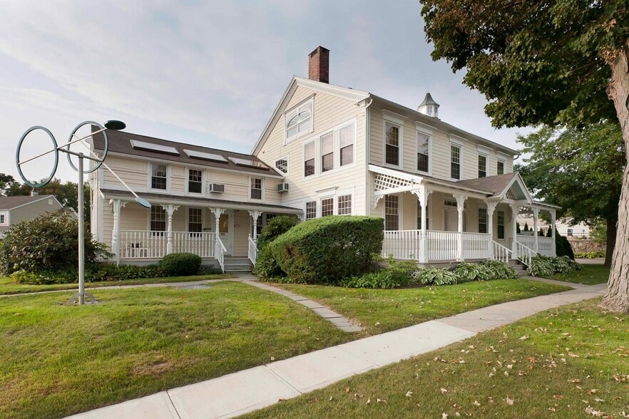 181 Post Rd W, Westport, CT à louer - Photo du bâtiment - Image 1 de 11