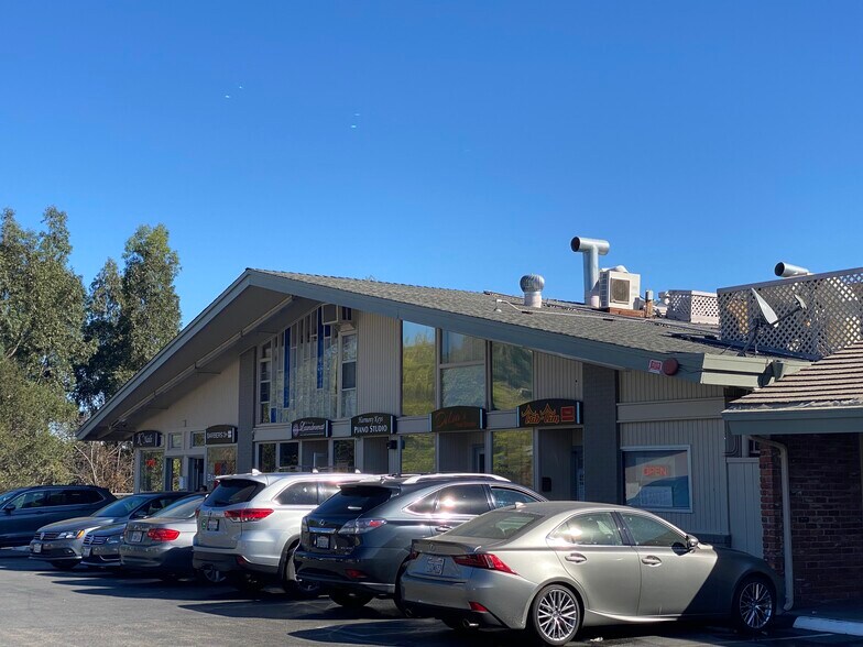 502-518 Tamalpais Dr, Corte Madera, CA for lease - Building Photo - Image 2 of 8