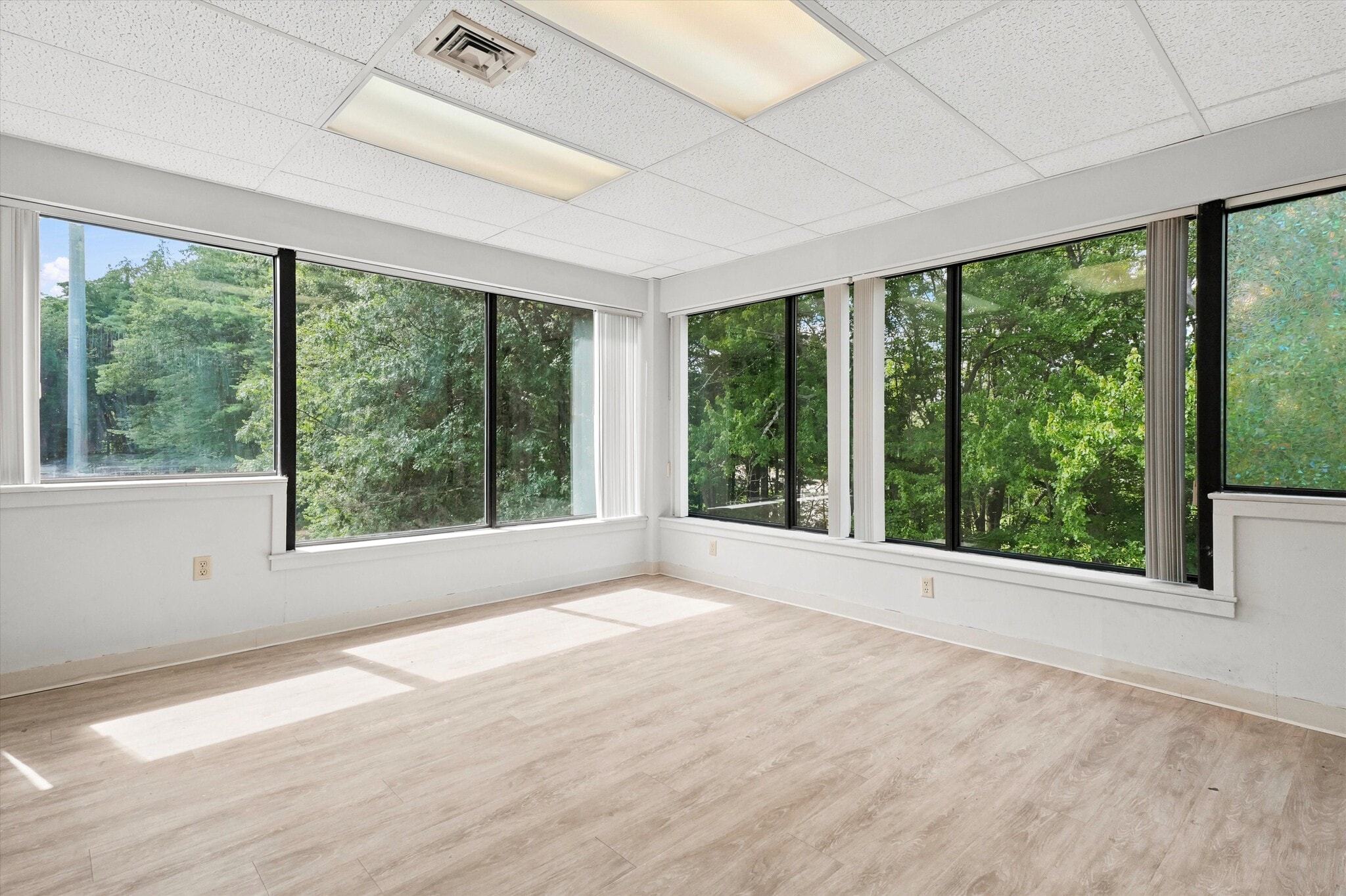71 Spit Brook Rd, Nashua, NH for lease Interior Photo- Image 1 of 18