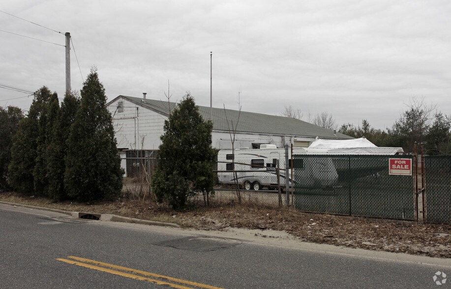 50 N Columbia St, Port Jefferson, NY à louer - Photo du bâtiment - Image 3 de 40
