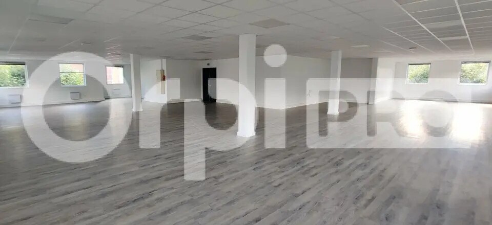 Bureau dans Chevilly-Larue à louer - Photo du bâtiment - Image 2 de 4