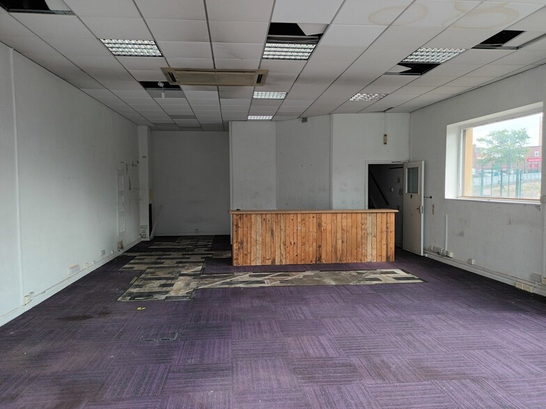 29 Paris St, Exeter for lease - Interior Photo - Image 2 of 4