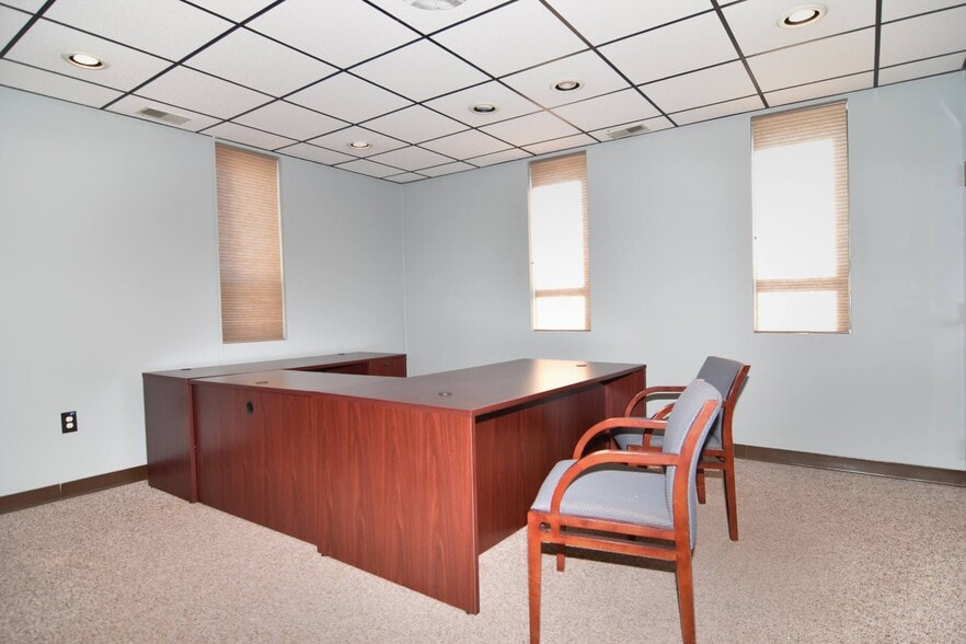 862 Charles St, Providence, RI for sale - Interior Photo - Image 2 of 42