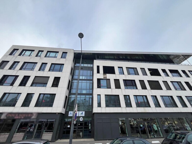 50 Boulevard Ambroise Croizat, Vénissieux for sale - Building Photo - Image 2 of 14