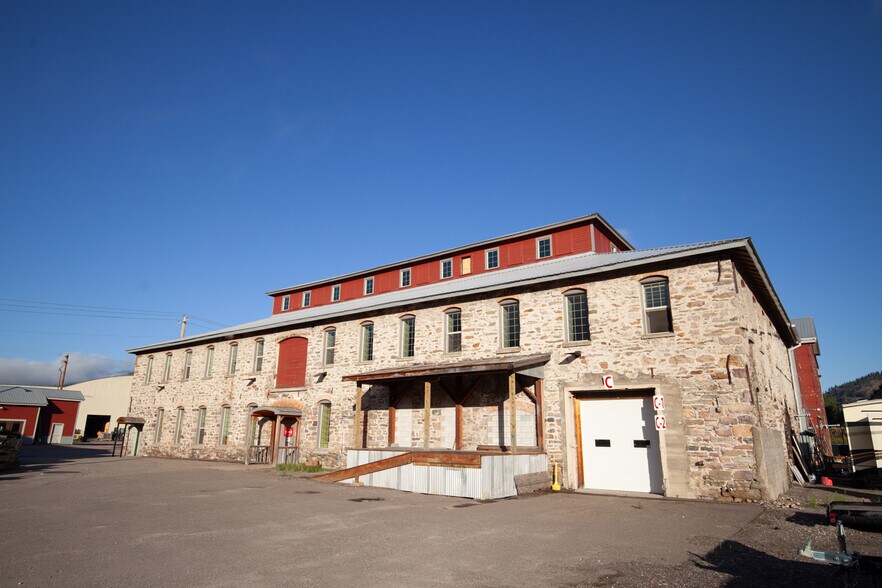 9257 Bonner Mill Rd, Missoula, MT à louer - Photo du bâtiment - Image 1 de 21