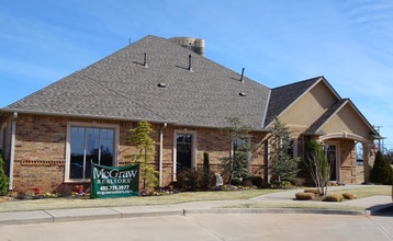 908 SW 107th St, Oklahoma City, OK for lease Interior Photo- Image 2 of 4