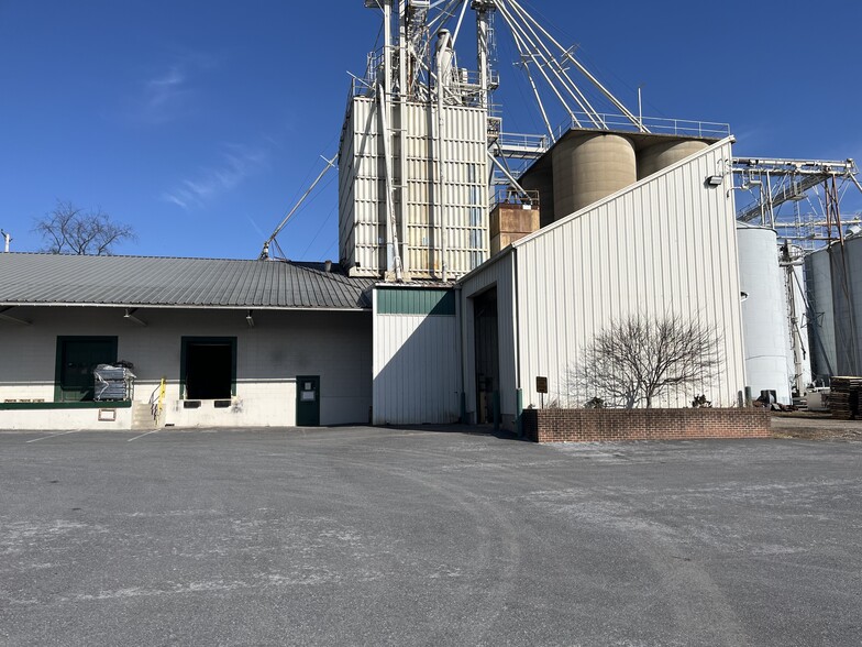 100 John St, Westminster, MD for lease - Building Photo - Image 2 of 5