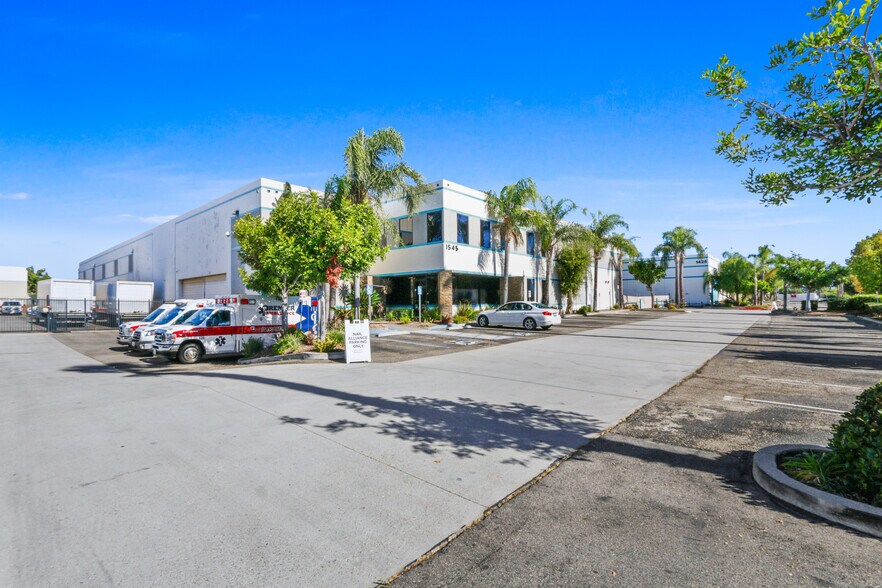 1545 Moonstone St, Brea, CA à vendre - Photo du bâtiment - Image 2 de 9
