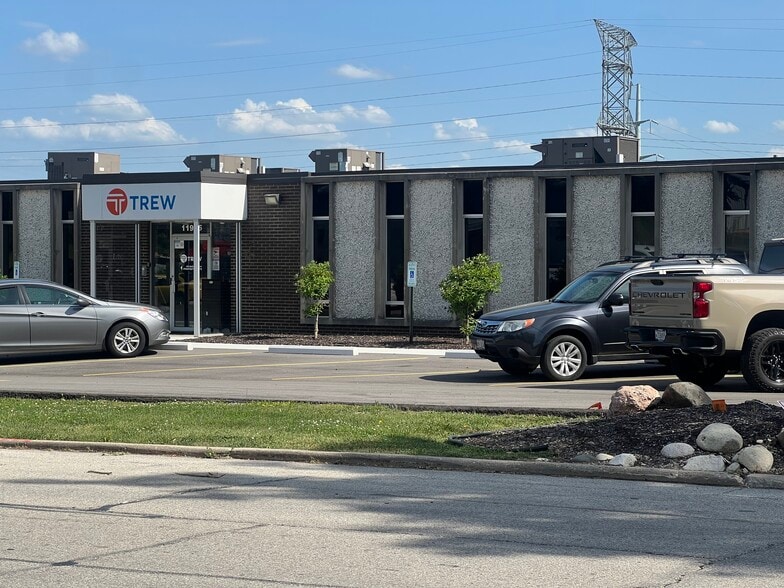 11925 W Carmen Ave, Milwaukee, WI for lease - Building Photo - Image 1 of 34