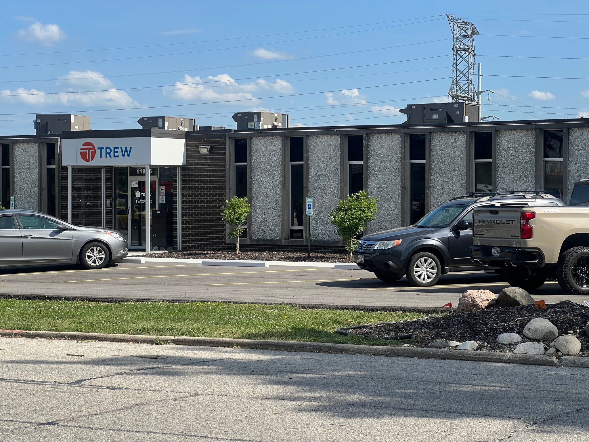 11925 W Carmen Ave, Milwaukee, WI for lease Building Photo- Image 1 of 35
