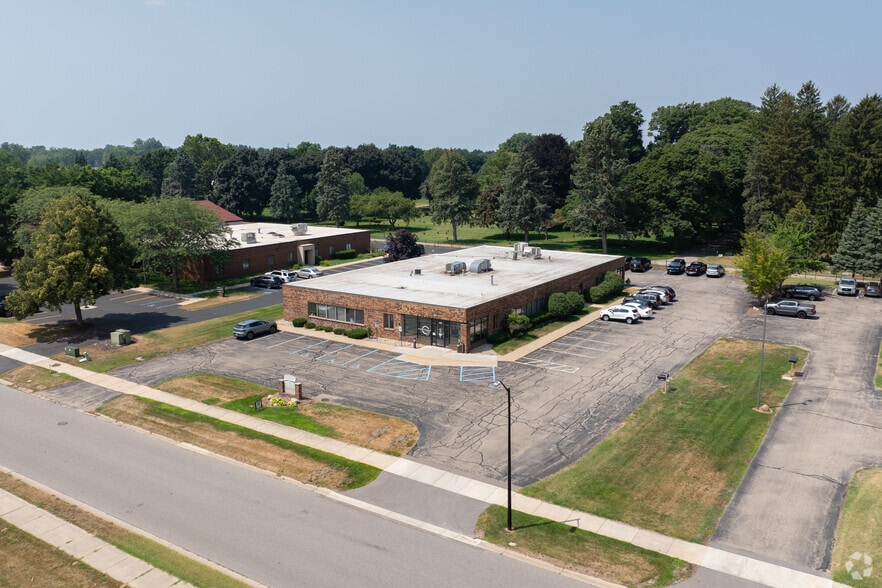 442 Century Ln, Holland, MI for sale - Building Photo - Image 2 of 8