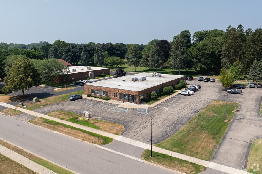 442 Century Ln, Holland, MI à vendre - Photo du bâtiment - Image 2 de 8