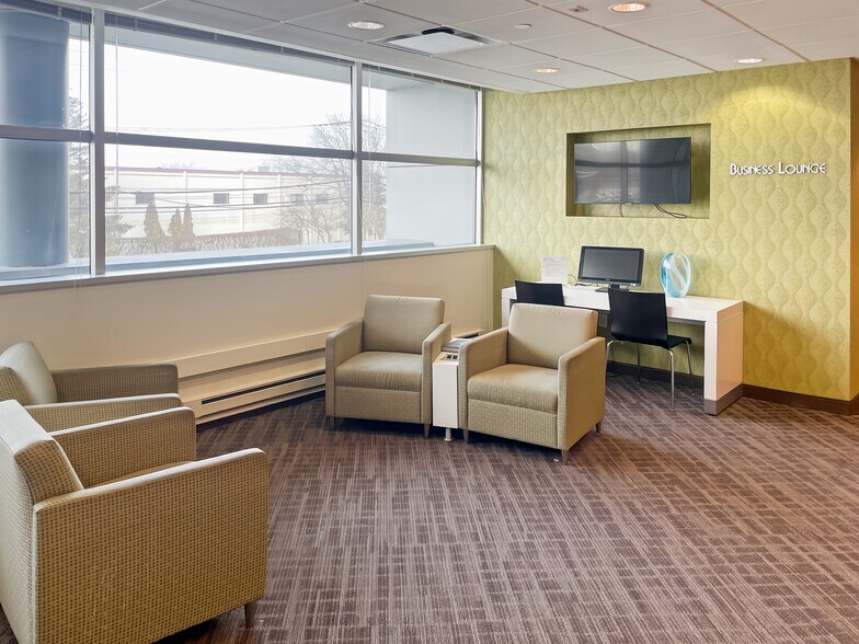 999 Riverview Dr, Totowa, NJ à louer - Photo intérieure - Image 3 de 14