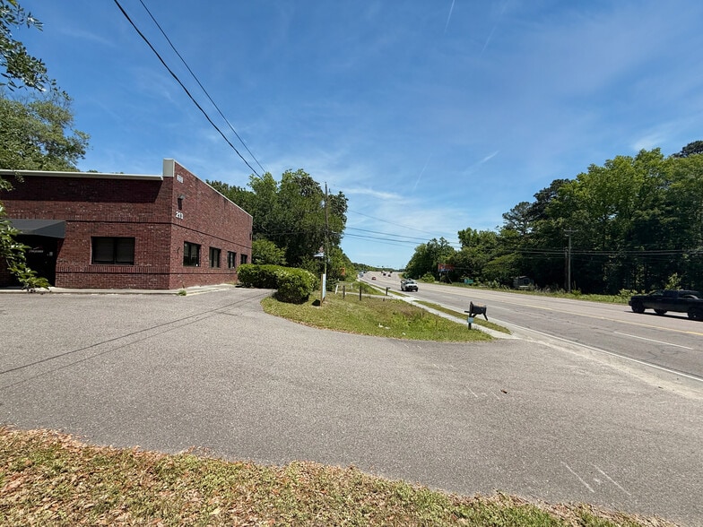 213 College Park Rd, Ladson, SC à louer - Photo du bâtiment - Image 3 de 11