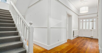 Rostherne Ln, Rostherne for lease Interior Photo- Image 2 of 21