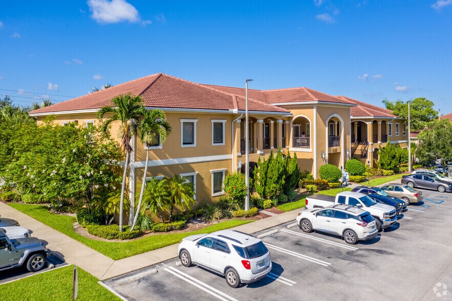 549 NW Lake Whitney Pl, Port Saint Lucie, FL for sale - Primary Photo - Image 1 of 20