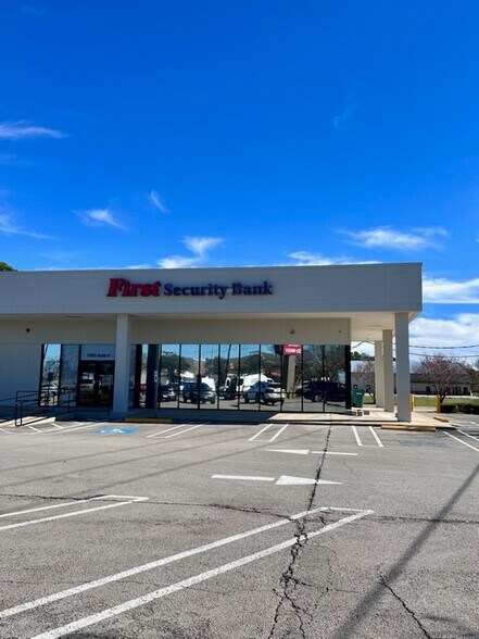 8350 Phelan Blvd, Beaumont, TX à louer - Photo du bâtiment - Image 3 de 4