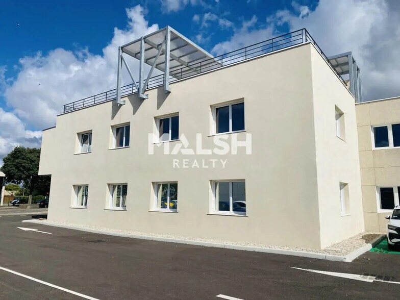 Bureau dans Bron à louer - Photo du bâtiment - Image 3 de 21