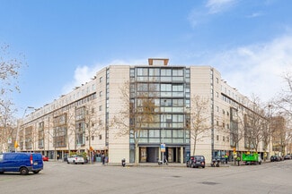 Plus de détails pour Multi-résidentiel à vendre